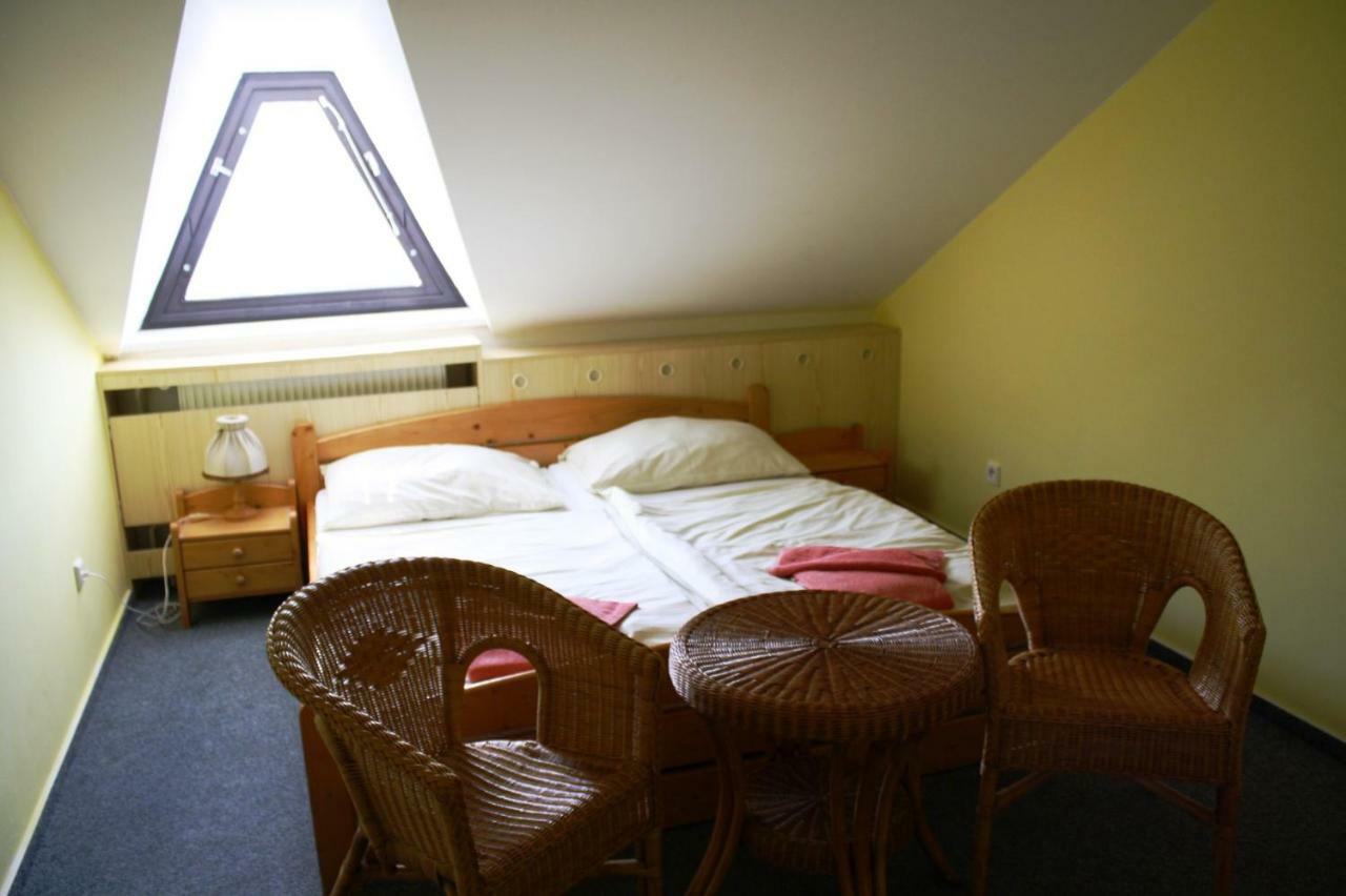 Hotel Posta Černý Dŭl Esterno foto